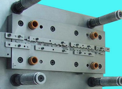 1423640860547569.jpg 高速精密沖壓件的類型和特點