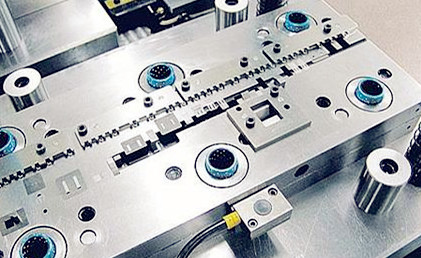 廠(chǎng)家在設(shè)計(jì)和加工連續(xù)模時(shí)應(yīng)該注意哪些？